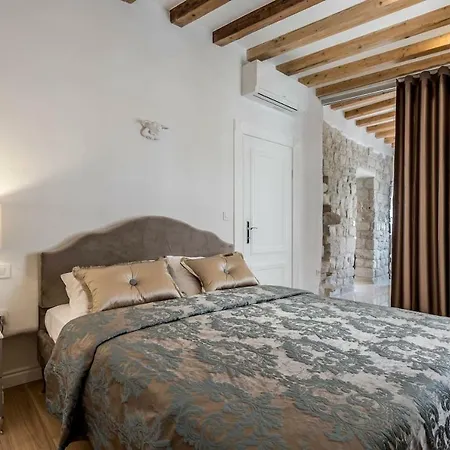 Berislavic Palace Apartamento *