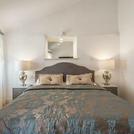 Berislavic Palace Apartamento *