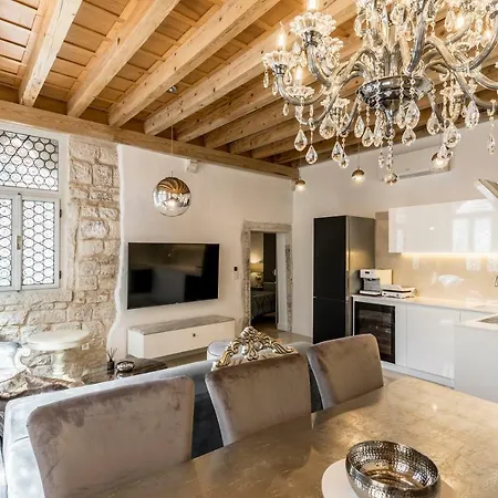 Berislavic Palace Apartment *